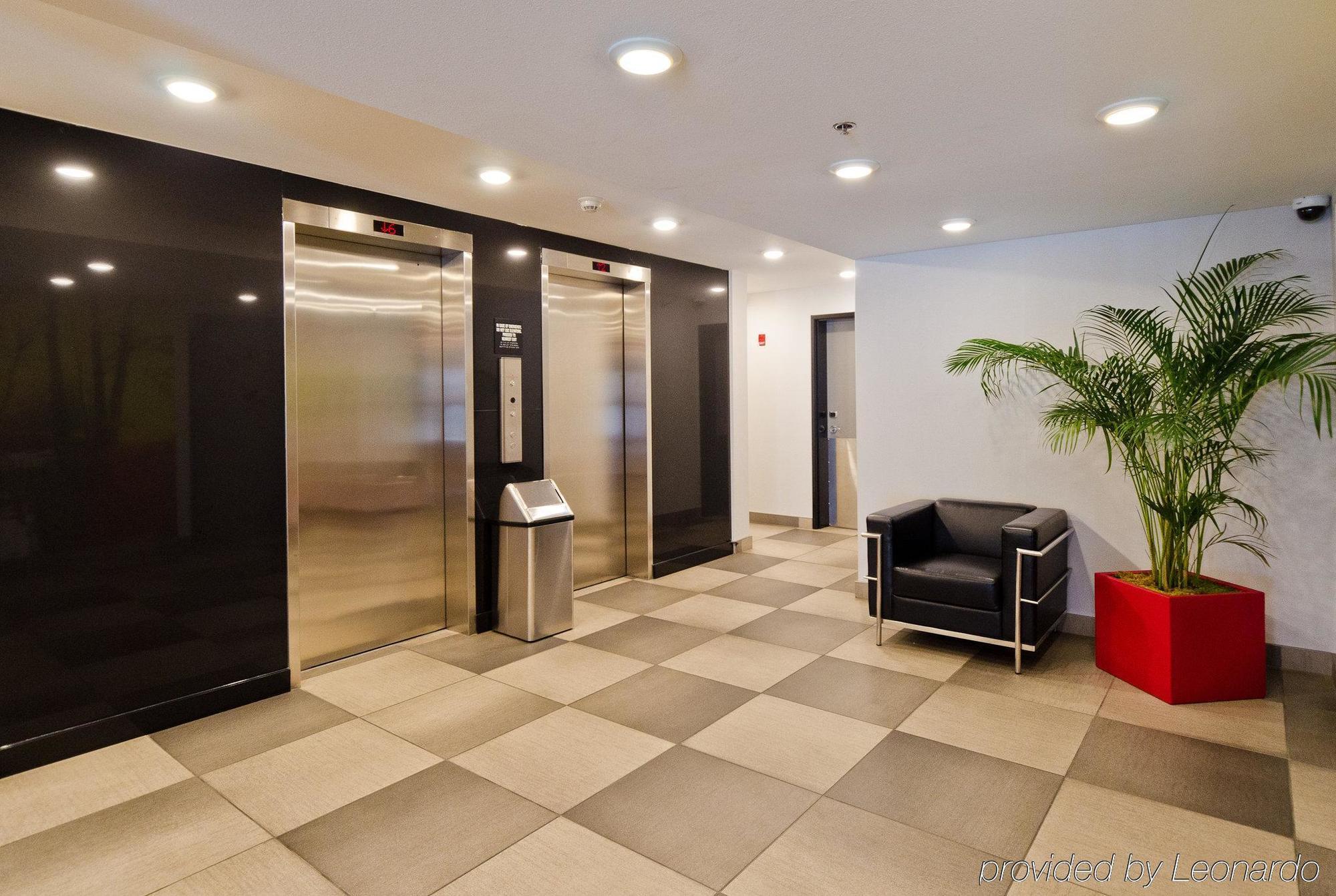 Hotel Elan Калгари Экстерьер фото